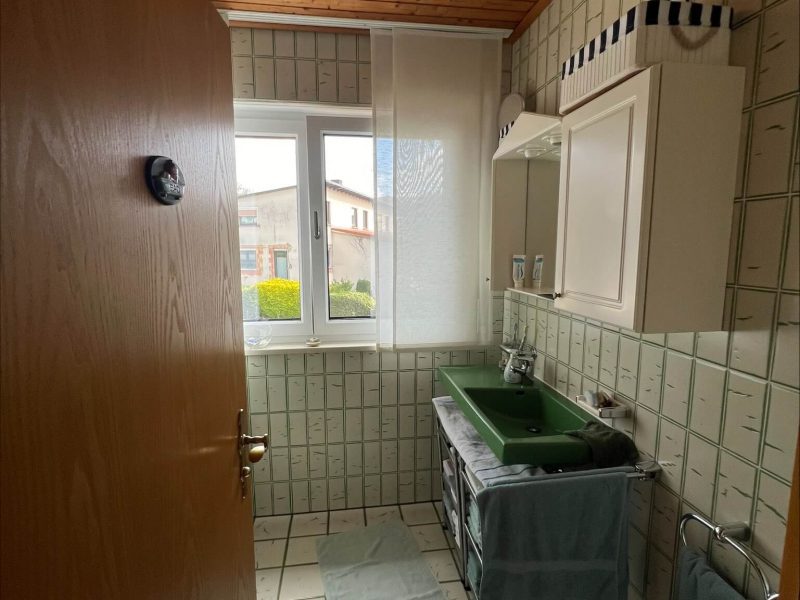 Barrierefreie-Komplettbadsanierung-im-Altbau-in-Weisendorf-5